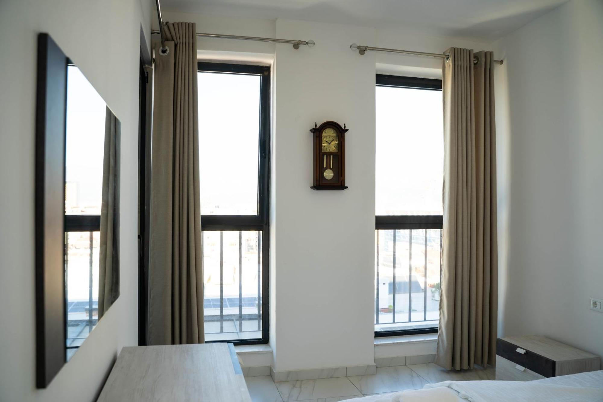 Tirana Hideaways , Breathtaking View Apartment Luaran gambar